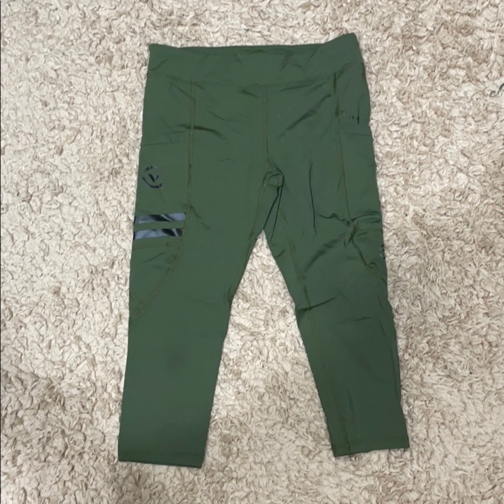 Size Small Army Green Virus cropped leggings